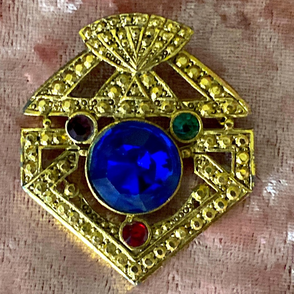 Vintage 80s Royal Rhinestone’s Ornate Gold Tone Broach